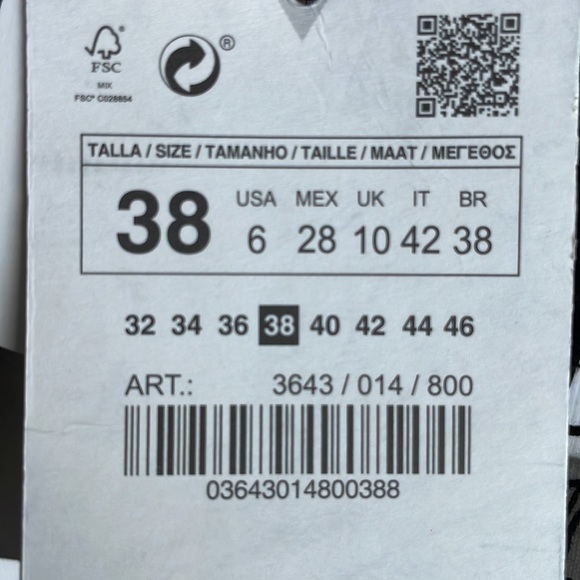 Zara black mid-rise cropped flare jeans - Picture 4 of 5